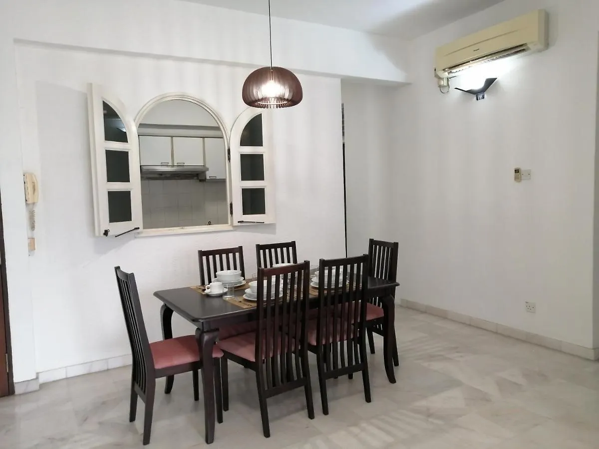 City Tropical Home I George Town Apartment